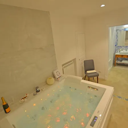 7 Blu Con Idromassaggio *